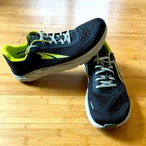 Altra Mens Torin 4.5 Plush Size: 14 Color: Black/Lime. Used Great Condition